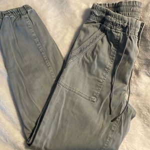 American Eagle joggers size 6short